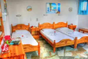 Eleni Rooms, Парикия