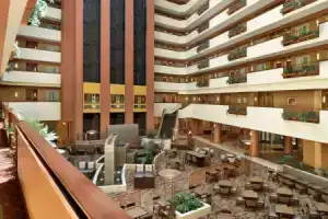 Апарт-отель «Embassy Suites East and Riverfront Conference Center», Пеория