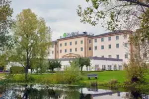 H+ Hotel Frankfurt Airport West, Хофхайм