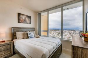 Stunning 2 BR East Village Lux Bldg, Сан-Диего