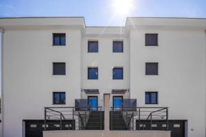 Nice Apartment in Kostrena With 3 Bedrooms and Wifi, Риека