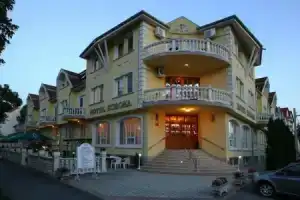 Hotel «Korona», Хайдусобосло