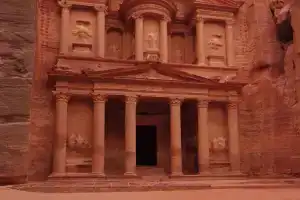 Mövenpick Resort Petra, Вади Муса
