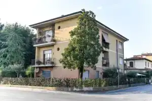 Casa Paola Lucca, Лукка