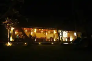 Blue Beach Hotel, Ваддува