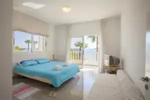 Meneou Beachfront Villa Sunset, Перволия