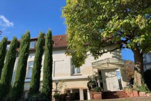 Villa Benz Hotel garni, Шветцинген