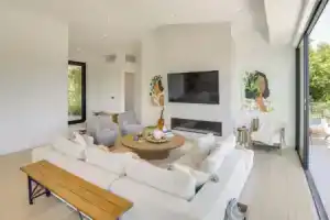 1 Mi to Point Dume: Mtn-view Escape w/ Patio!, Малибу