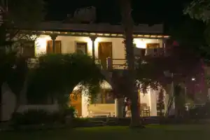 Karianda Hotel, Гёльтюркбюкю