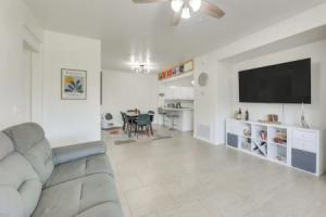 3 Mi to Dtwn: Mesa Townhome w/ Patio, Темпе