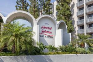 Howard Johnson by Wyndham Anaheim Hotel & Water Playground, Анахайм