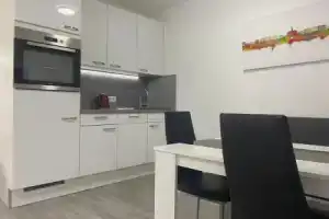 Urbanes, modernes Apartment mit Parkplatz, Кассель