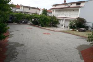 Charming Palit Kroatien Holiday House With Garden, Раб