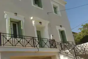 Отель «Pyrgos Sofokleous», Митилини