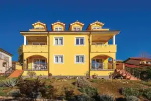 Stunning Home in Kostrena With Wifi and 4 Bedrooms, Риека