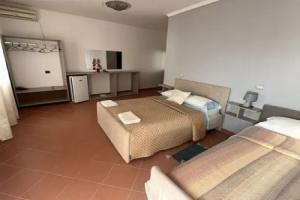 Blue Holiday Hotel, Влера