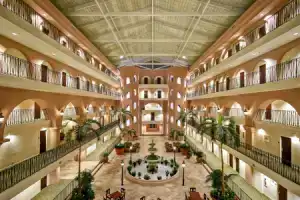 Отель «Embassy Suites Charleston - Historic District», Чарлстон
