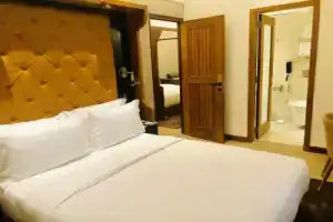 The Radh Hotel, Канди