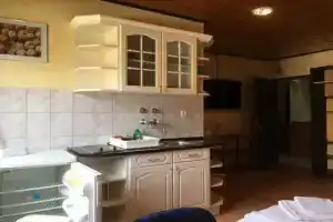 Autosztráda Apartman, Балатонсемеш
