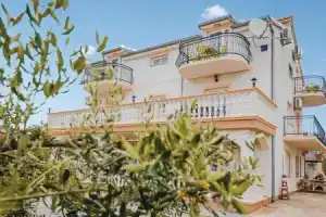 Nice Home in Vodice With Wifi and 3 Bedrooms, Водице