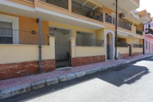 Letojanni Seaside Apartment With Balcony, Маццео
