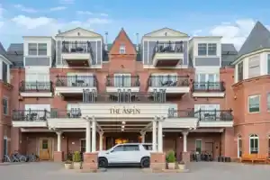 Aspen Mountain Residences Luxe 3 Bedroom Residence in Heart of Downtown Aspen, Аспен