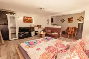 Familienwohnung für 3 mit Sauna, Pool & Terrasse - Famzi, Зебниц