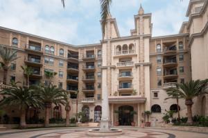 Sunshine Suites at 909 West Temple Street, Лос-Анджелес