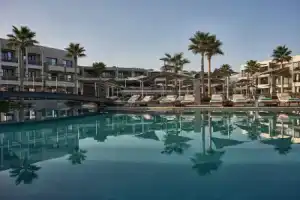 Amira Luxury Resort & Spa, Аделианос-Кампос