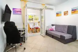 Amazing Home in Volosko With Wifi and 1 Bedrooms, Опатия