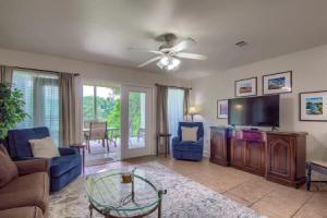 Ww H202 Mather Street Retreat 2 Bedroom Condo by RedAwning, Нью-Браунфелс