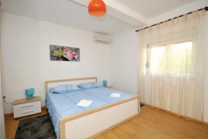 Beautiful Home in Kastel Kambelovac With Wifi and 2 Bedrooms, Kaštel Kambelovac