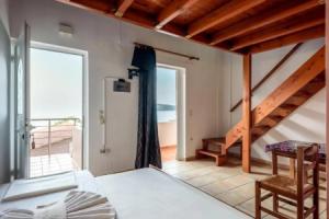 APARTMENT3 50metres from THE sea 'NEW LISTING', Агиа Марина