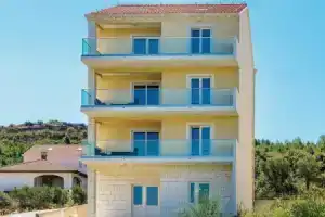 Amazing Home in Cavtat With Wifi and 1 Bedrooms, Млини