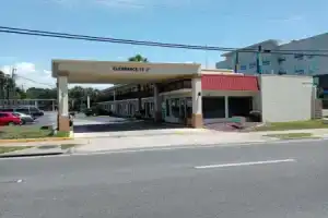 Hole Inn the Wall Hotel - Fort Walton Beach - Sunset Plaza - nearby Beaches & Hurlburt, Форт-Уолтон-Бич
