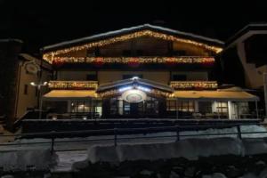The Dragon Hotel & Thistles Pub, Брёй-Червиния