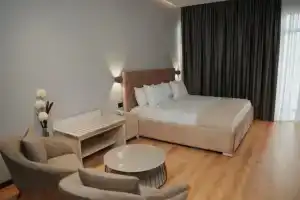 Toer Hotel, Саранда