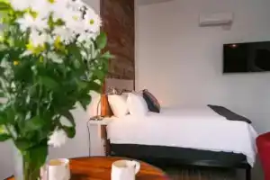 Edisons Inn, Стратфорд