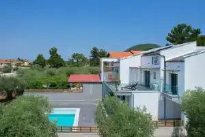 Olive Roots Luxury Suites, Скала Рахони