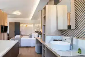 John Mary Suites, Ретимно