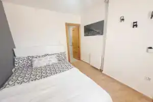 Casa piscina privada 4 dormitorios, Торревьеха