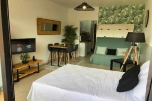 Studio bord de mer - Plage - Piscine - Wifi, Морьяни-Пляж
