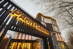 Отель «Park Plazza», Корча
