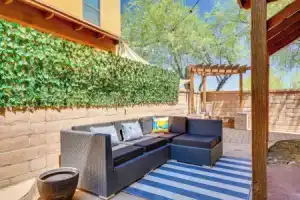 Southwestern Chic! Tucson Retreat w/ Private Patio, Тусон