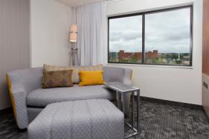 Courtyard Columbus Phenix City Riverfront, Колумбус