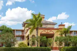 Отель «Howard Johnson by Wyndham Tropical Palms», Киссимми
