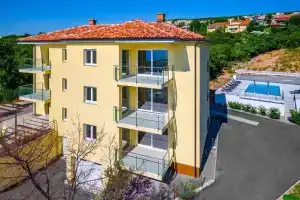 Stunning apartment in Kostrena Sveta Lucij w/ Outdoor swimming pool, Jacuzzi and 3 Bedrooms, Риека