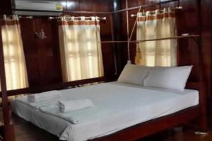 Baandin Rimnum Resort, Супхан-Бури