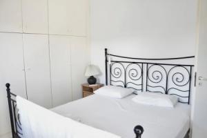 Stay at Beachfront Villa Lilia in Pefkohori, Halkidiki for a Dreamy Vacation, Пефкохори