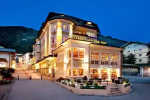 Отель «Österreichischer Hof-im Bademantel direkt in die Alpentherme», Бад Хофгаштайн